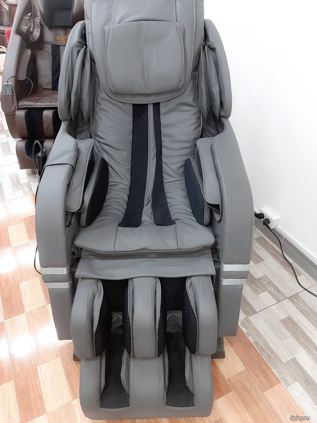 Thanh lí ghế massage trưng bày tại cửa hàng