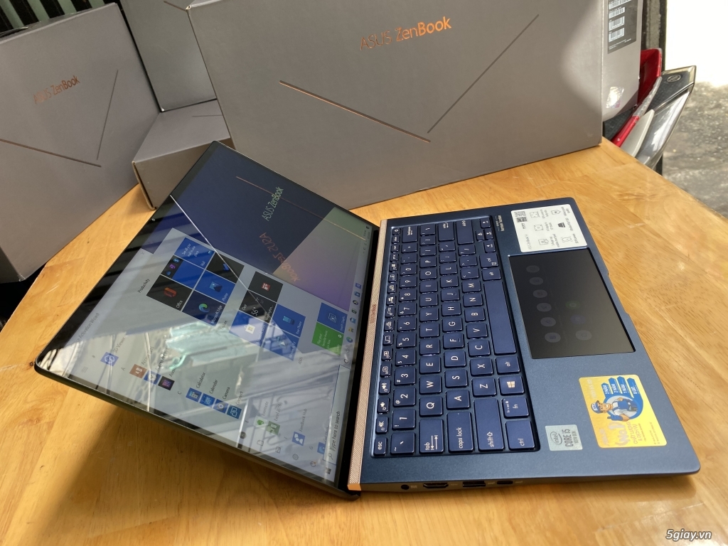Cần bán Laptop Asus Zenbook UX434F, i5 8G, 512G chỉ 1.26kg, 2 màn hình - 4