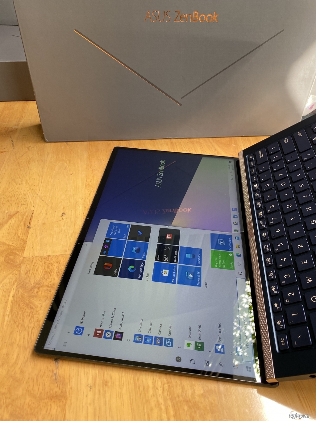 Cần bán Laptop Asus Zenbook UX434F, i5 8G, 512G chỉ 1.26kg, 2 màn hình - 2