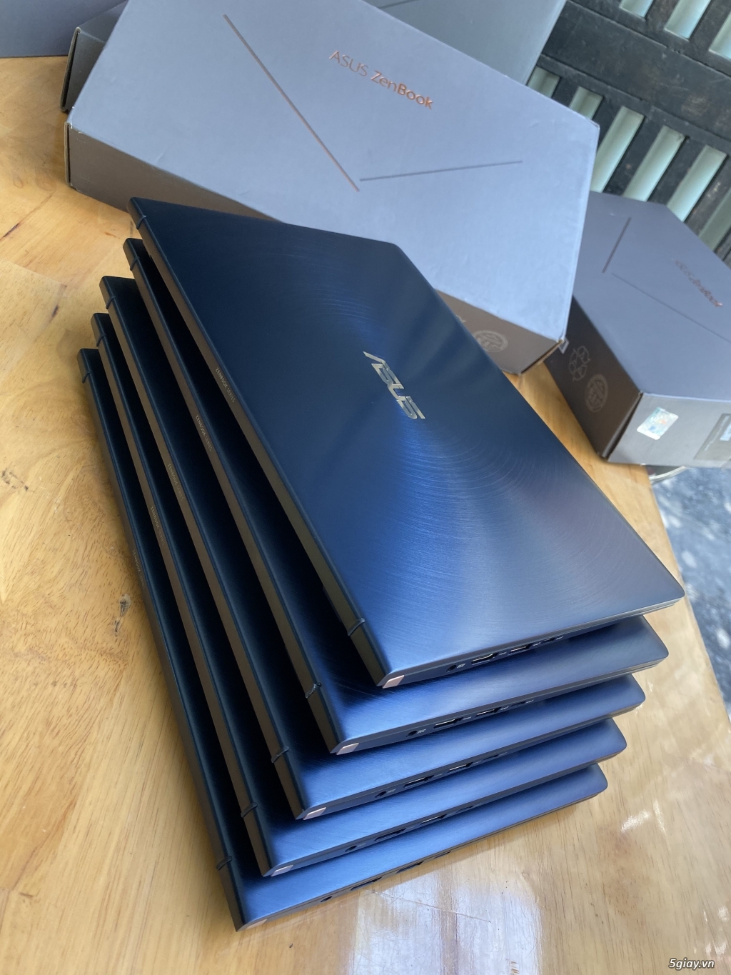 Cần bán Laptop Asus Zenbook UX434F, i5 8G, 512G chỉ 1.26kg, 2 màn hình - 3