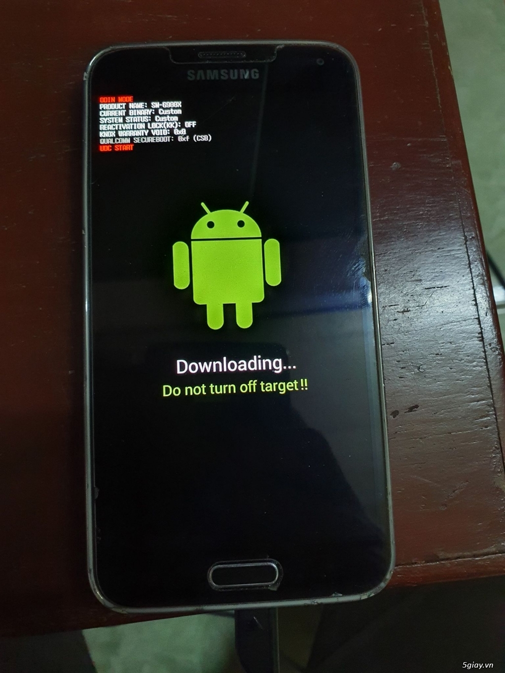 Bay Nhanh - Bán Xác Galaxy S5, còn màn, cắm sạc bị reboot liên tục.