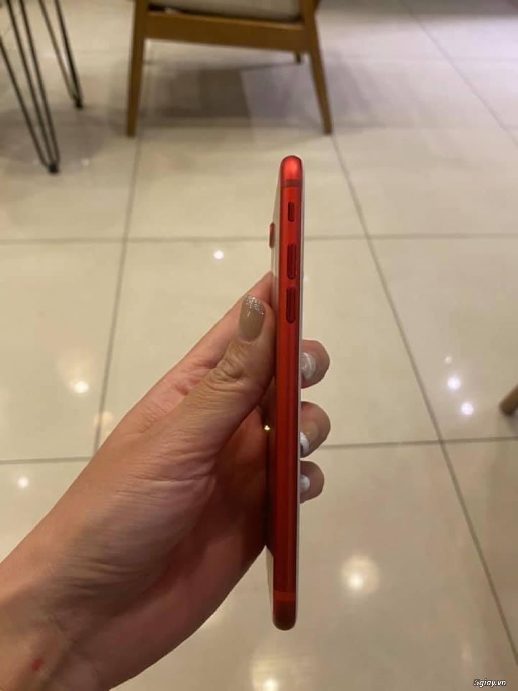 iphone7 128g đỏ quốc tế máy máy mới xài đươc mấy ngày như mới