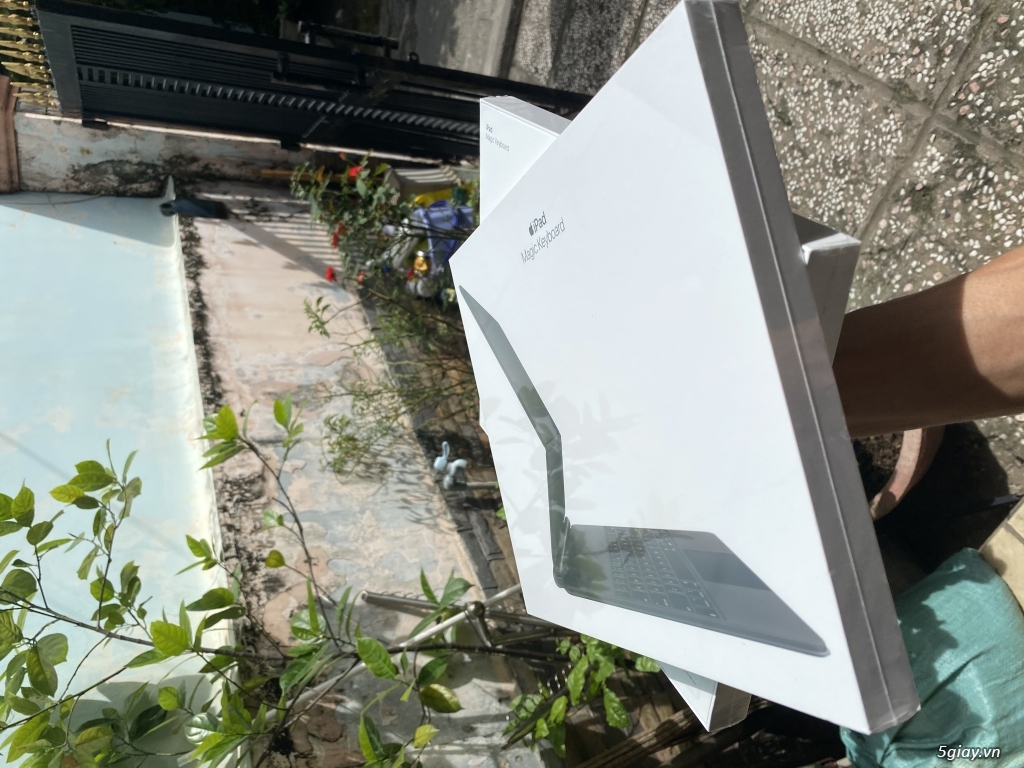 magic keyboad iPad Pro 12.9 inch 2020, 2018 newseal