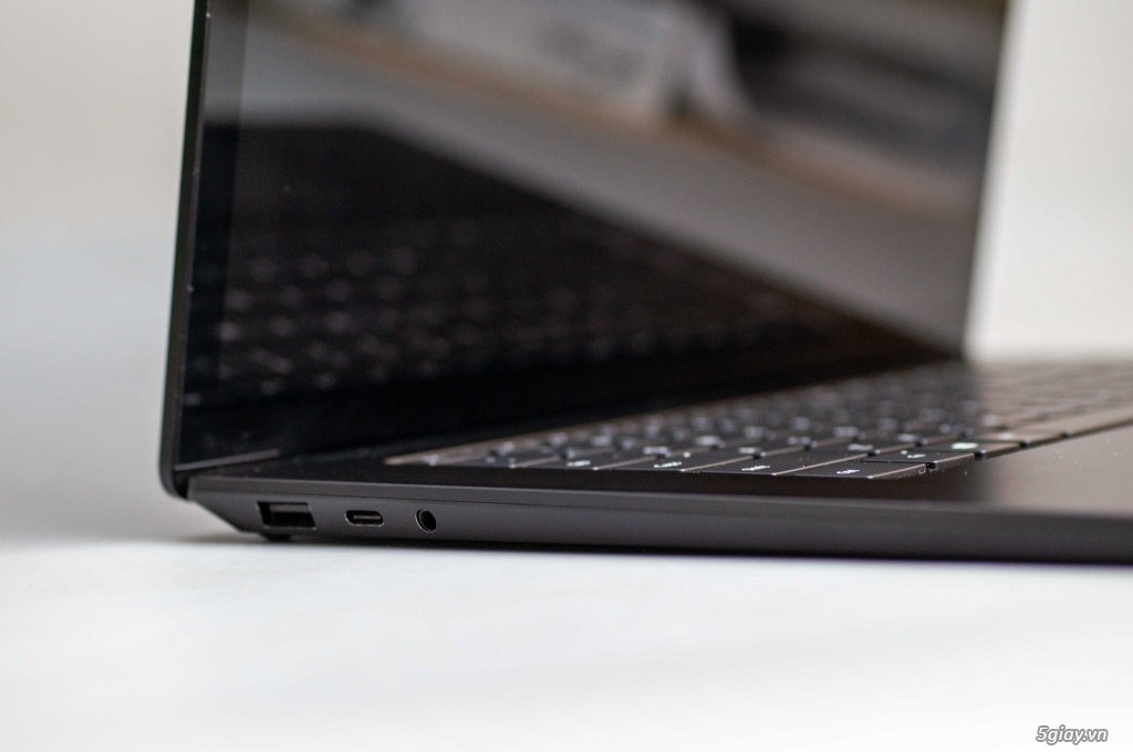 Thanh lý giá siêu bèo Surface laptop 3 15inch  SSD 1TB RAM 32GB Ryzen - 4
