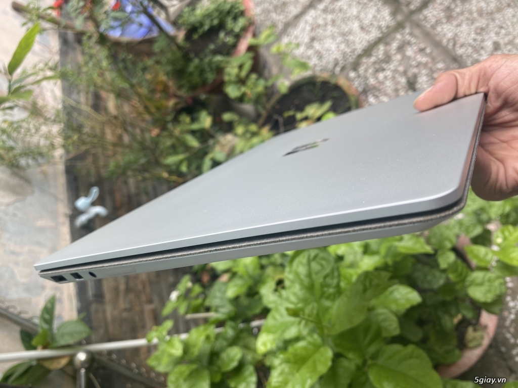 Surface laptop 2 i5 máy đẹp sử dụng tốt - 1