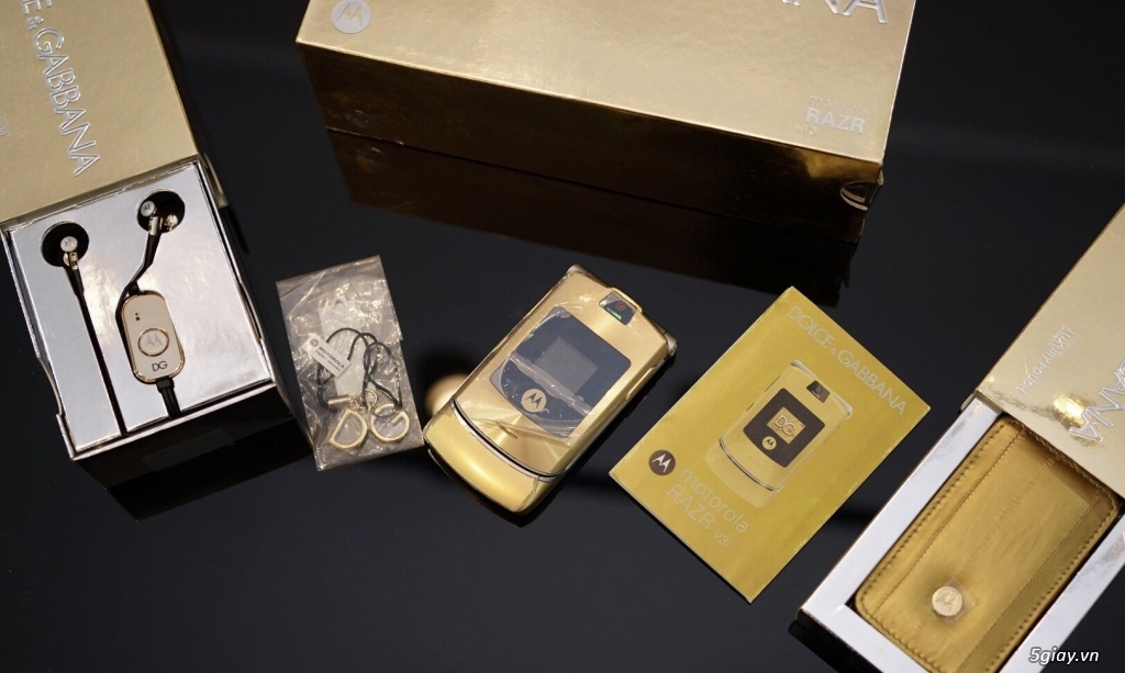 Motorola V3i Gold Edition Dolce & Gabbana Brandnew nguyên hộp chưa sd |  5giay