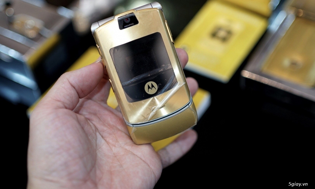 Motorola V3i Gold Edition Dolce & Gabbana Brandnew nguyên hộp chưa sd |  5giay