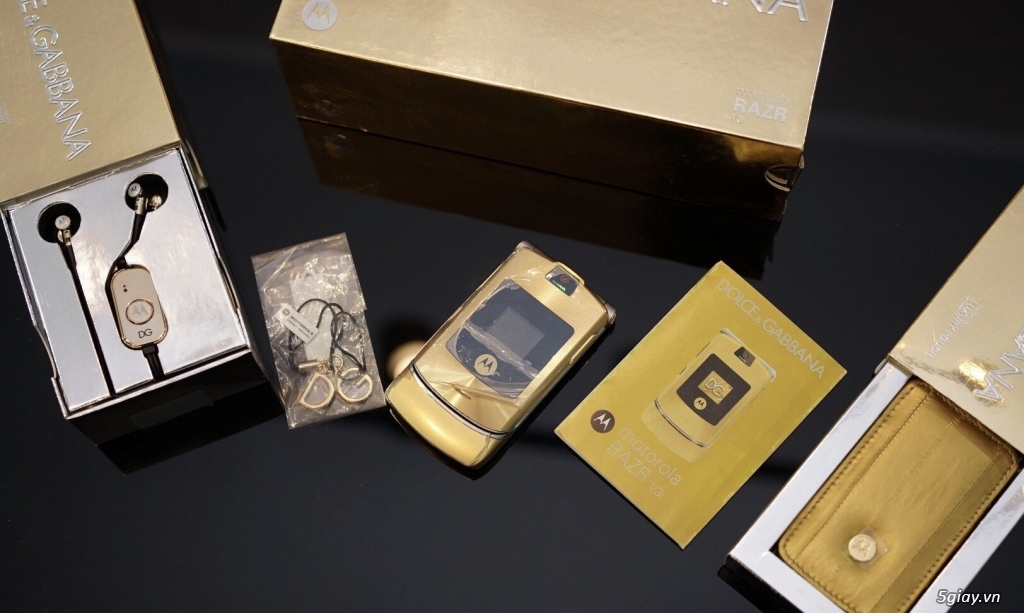 Motorola V3i Gold Edition Dolce & Gabbana Brandnew nguyên hộp chưa sd