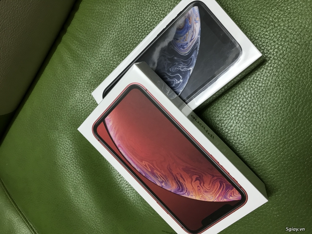 Mới 100% Nguyên Seal, Iphone XR 64GB màu đen và đỏ