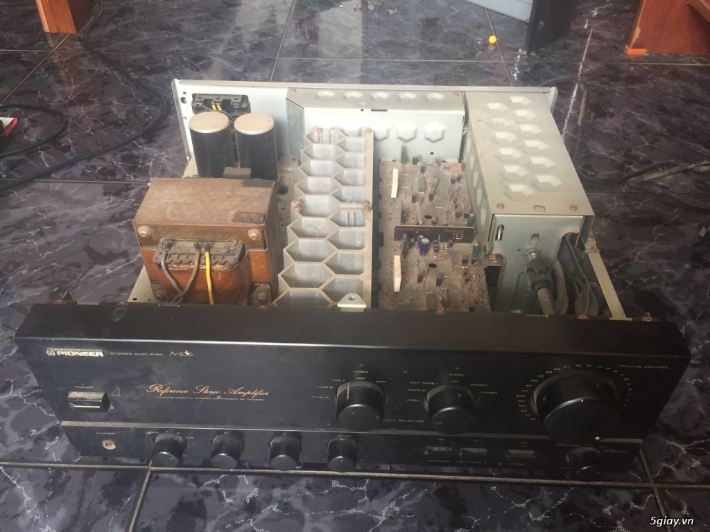 パイオニアの無振動・無共振化設計プリメインアンプ.A-636です