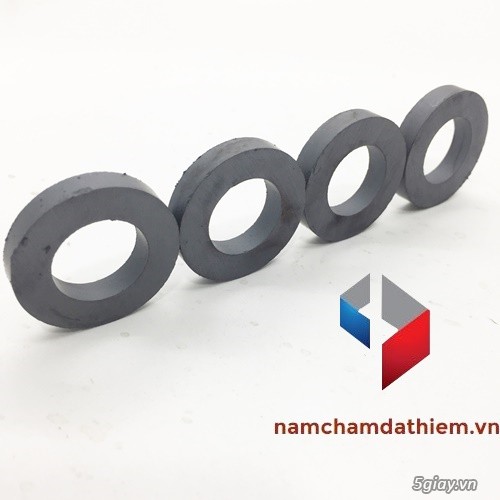 Nam châm đen Y30 32-18x6 - 1