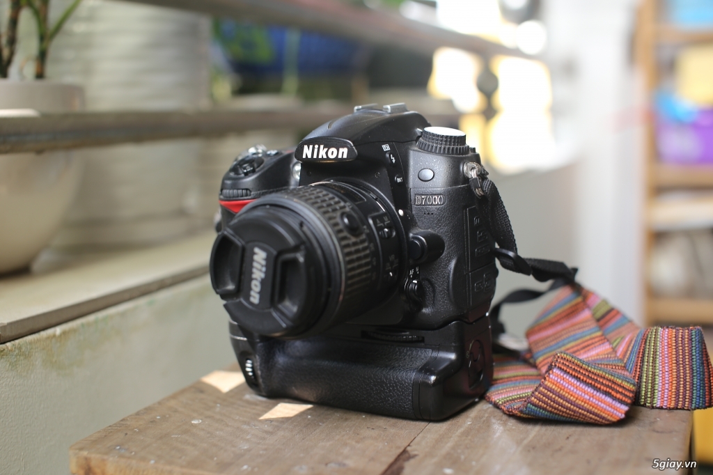 Bán Combo Nikon D7000 kèm grip và kit 18-55 VR2 hàng đẹp !