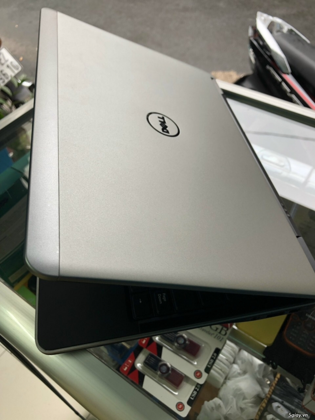Dell E7440 - 2