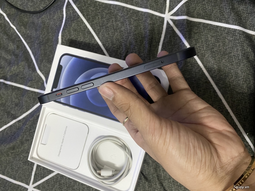 Iphone 12 đen fullbox 99% 64gb - 2