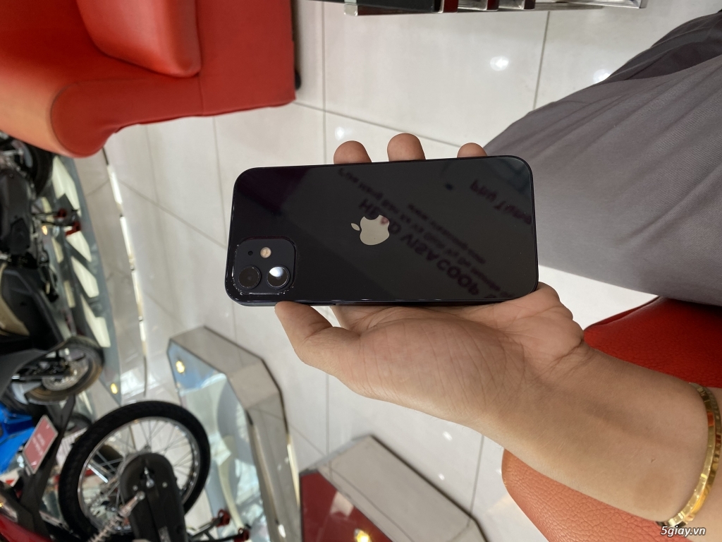 Iphone 12 đen fullbox 99% 64gb - 1