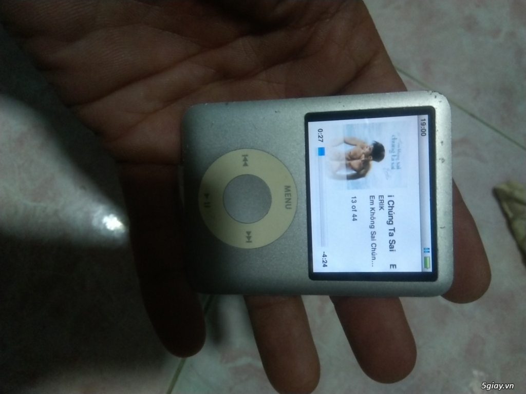 iPod pin mới thấy pin trau
