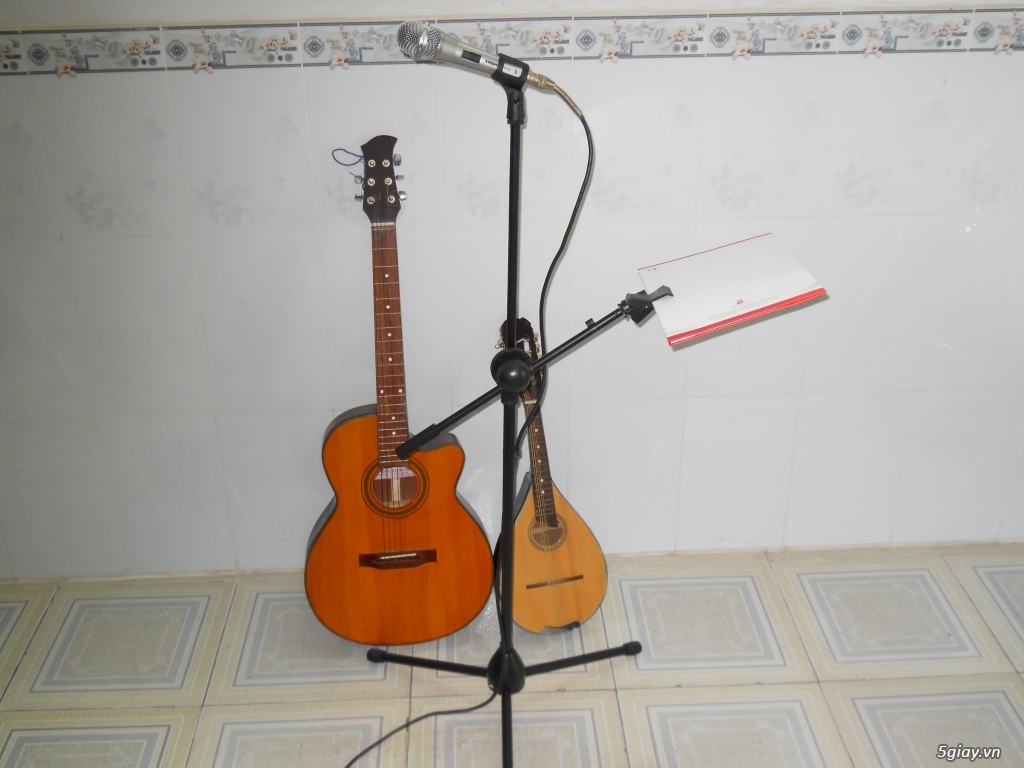 Chân đứng gắn micro để hát[microphone stands nb200]. - 1