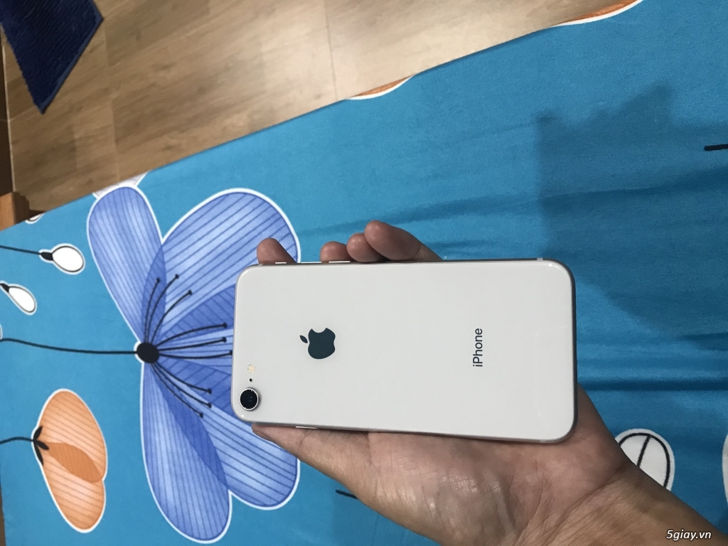 HCM - Bán iPhone 8 Trắng 64Gb quốc tế LL/A đẹp keng