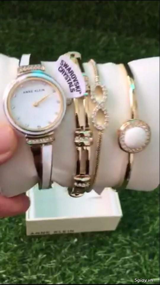 Đồng hồ nữ.