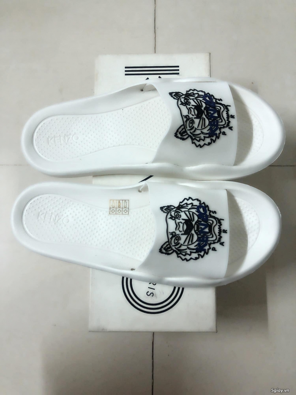 Cần bán đôi dép KENZO Super. ( Mới 100% ).