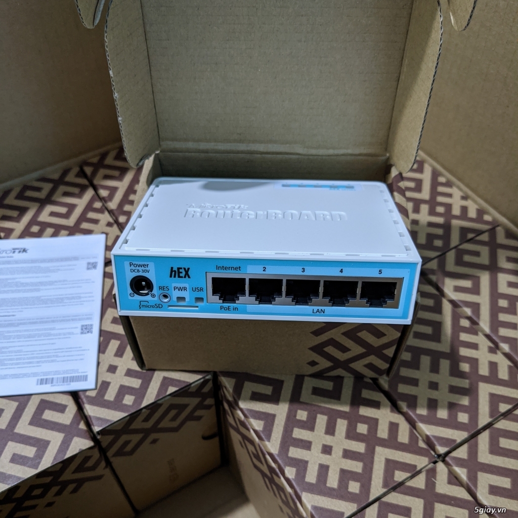 Router Mikrotik RB750Gr3 fullbox mới 100% bảo hành chính hãng 12 tháng