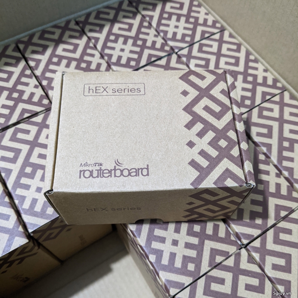 Router Mikrotik RB750Gr3 fullbox mới 100% bảo hành chính hãng 12 tháng - 1