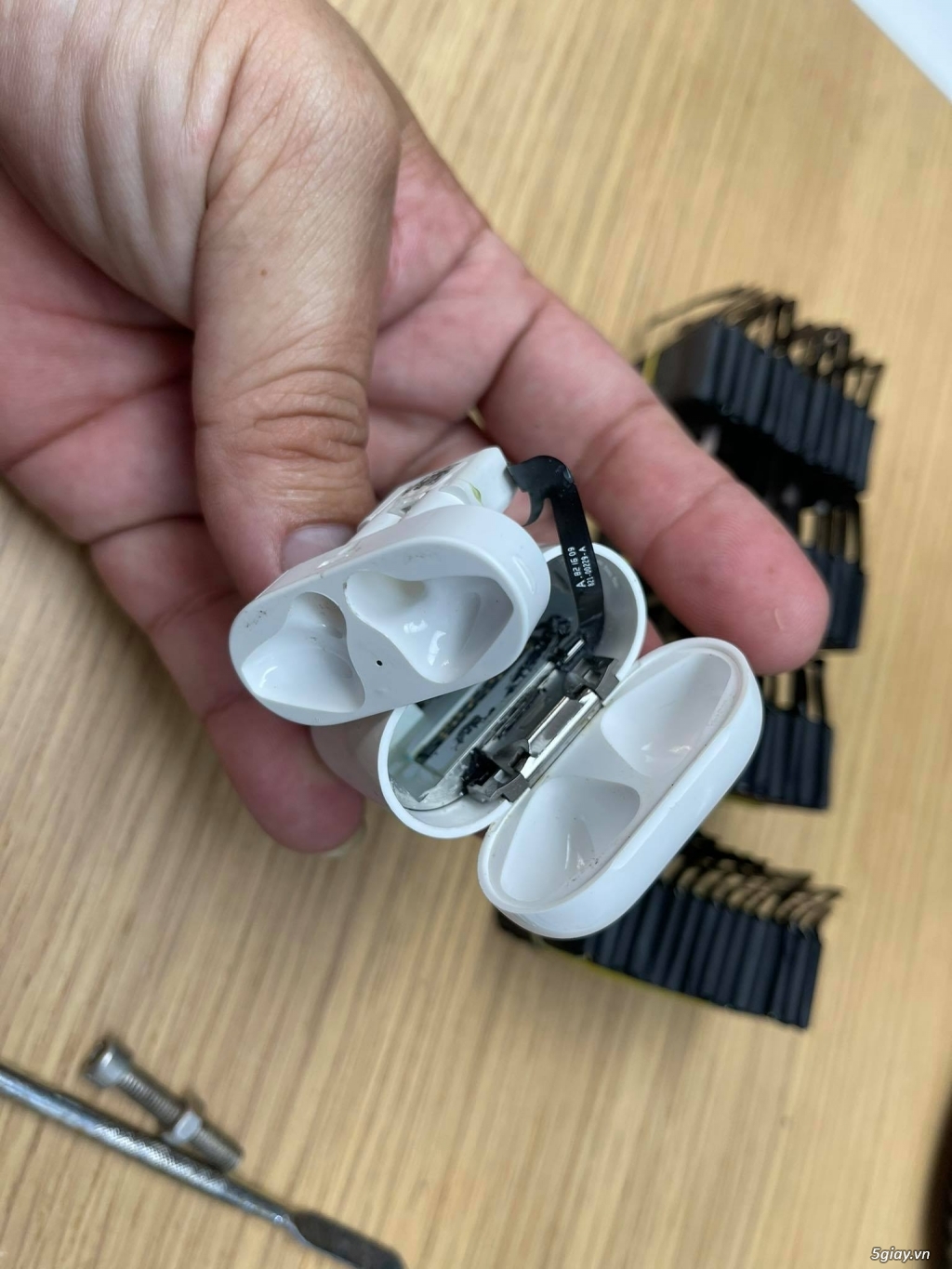 Thay pin dock sạc Airpods 1 - Airpods 2 - 3