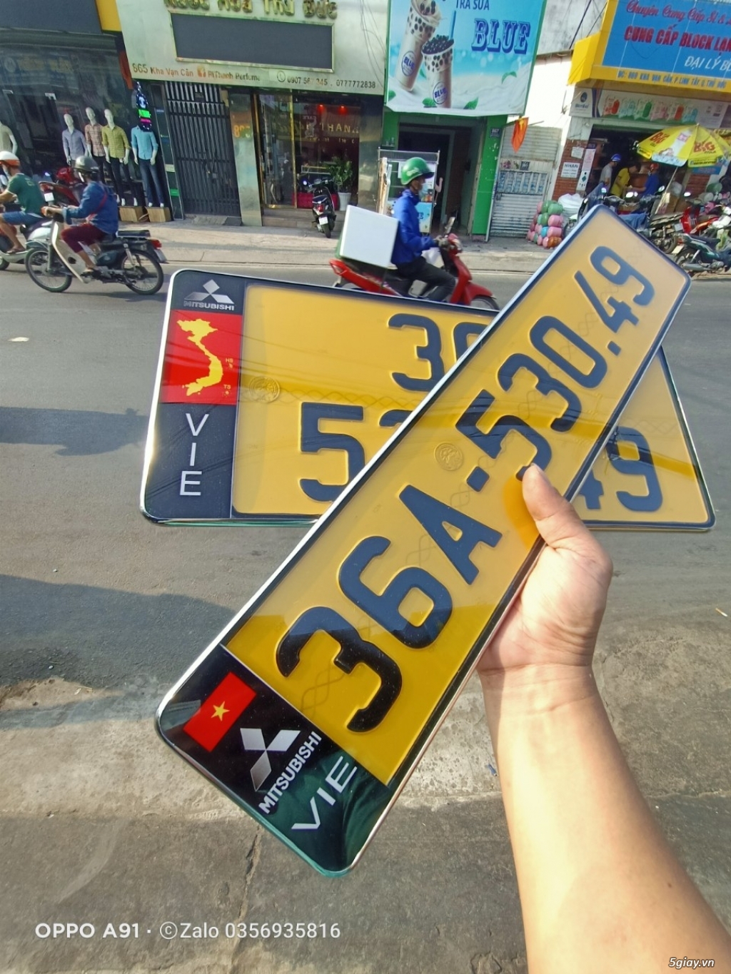 ÉP KHUNG BIỂN SỐ ĐẸP,CHỐNG NƯỚC Ở THÀNH PHỐ THỦ ĐỨC .ĐỘI GT RẠCH CHIẾT