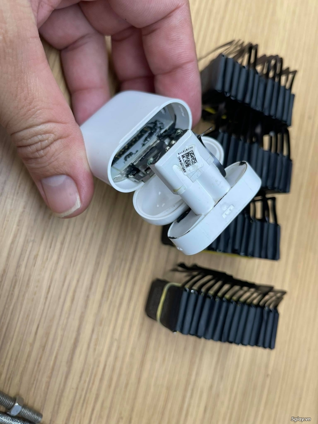 Thay pin dock sạc Airpods 1 - Airpods 2 - 1