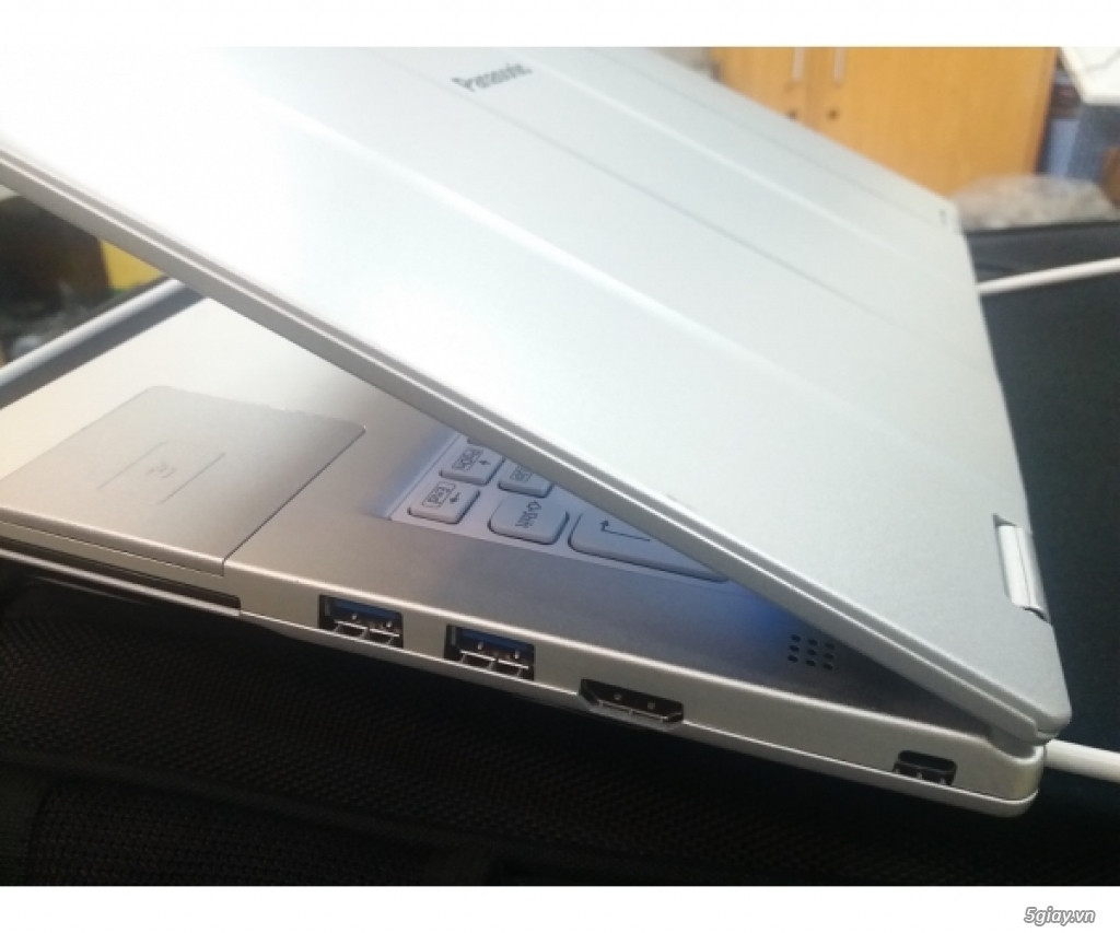 Panasonic cf ax2 touch xoay 360