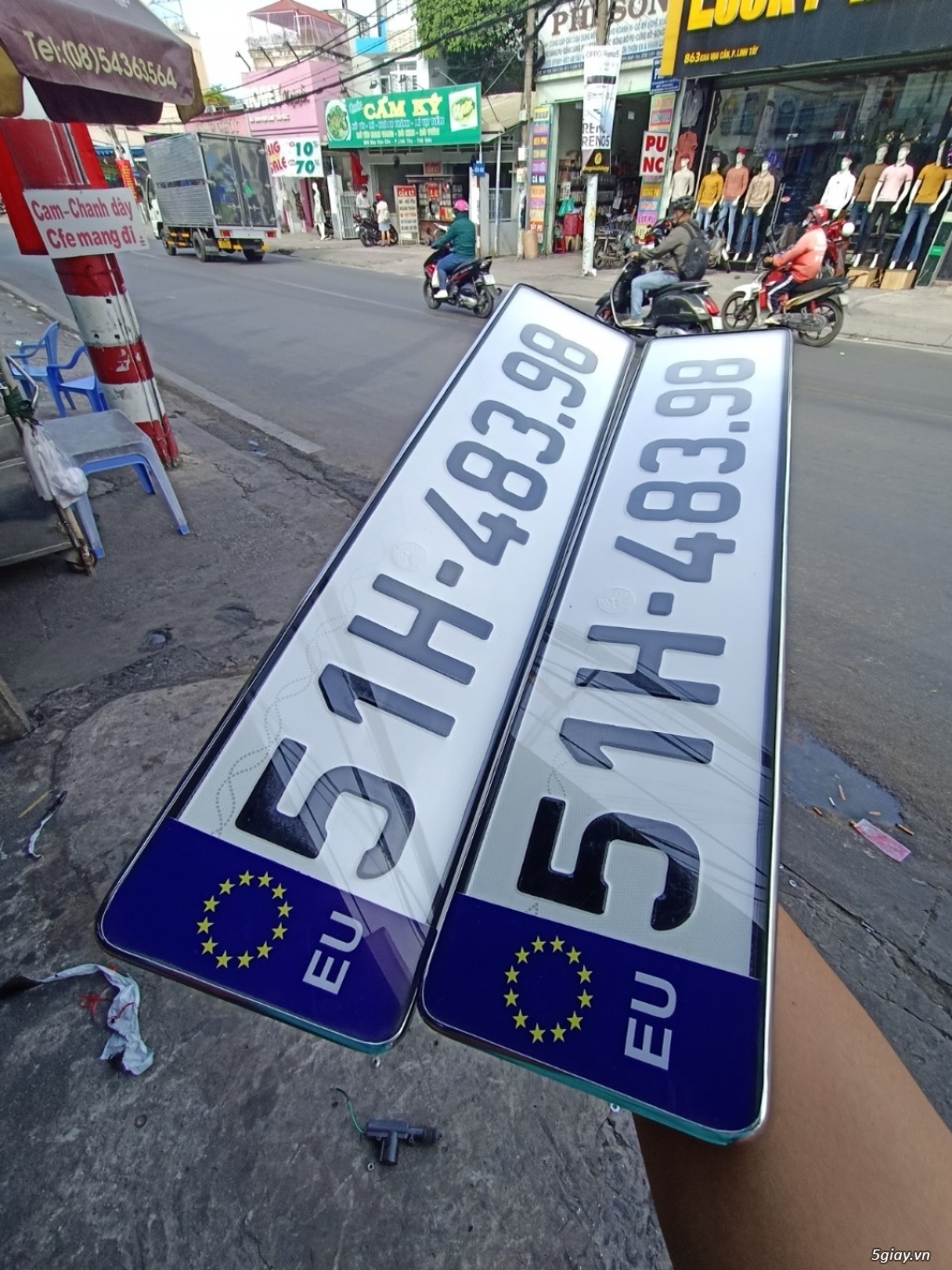 ÉP KHUNG BIỂN SỐ ĐẸP,CHỐNG NƯỚC Ở THÀNH PHỐ THỦ ĐỨC .ĐỘI GT RẠCH CHIẾT - 22