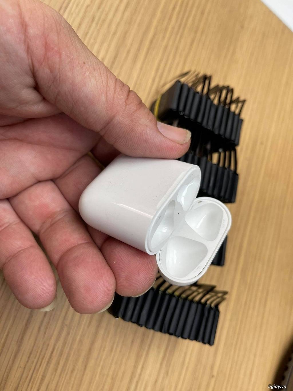 Thay pin dock sạc Airpods 1 - Airpods 2 - 2