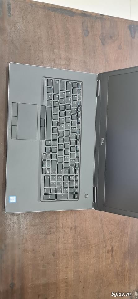 Dell Precision 7740 - 1
