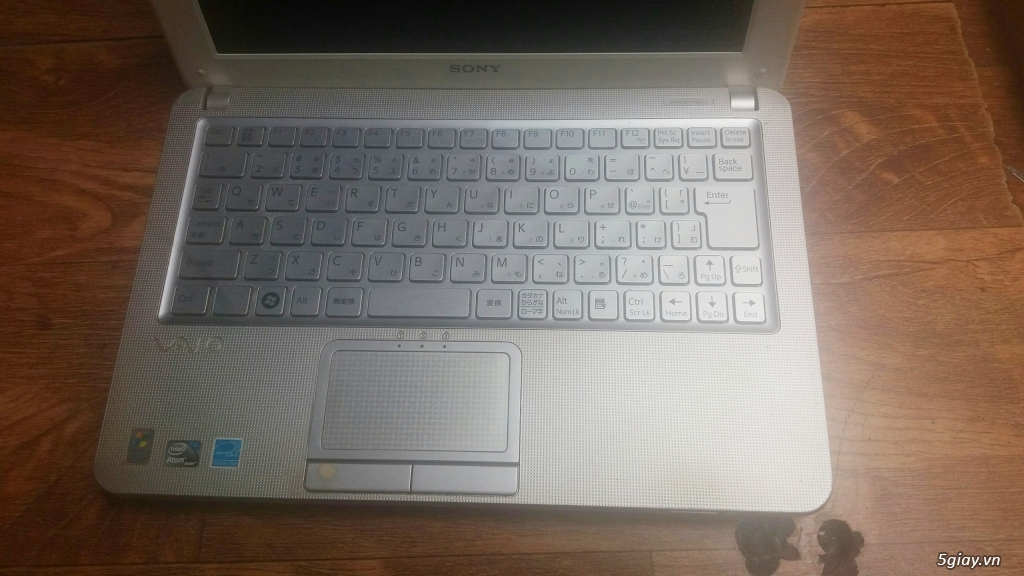 Xác Laptop Sony VaiO PCG-411N trắng bóng đẹp, còn đủ đồ - 2