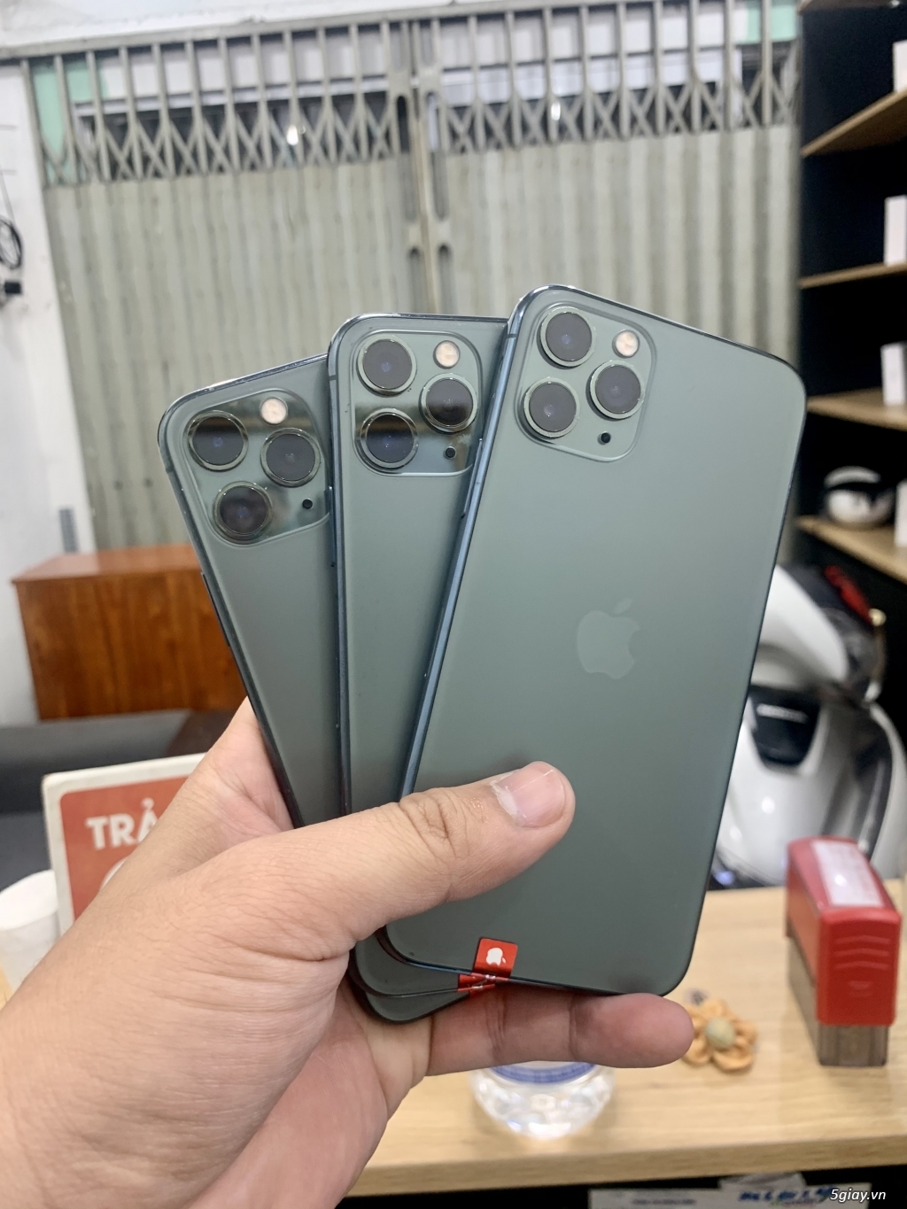 Cần tiền : iPhone 11 pro quốc tế zin áp suất