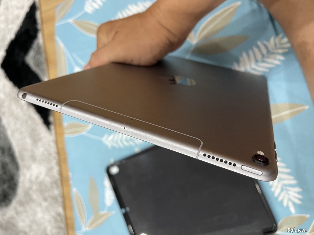 HCM: IPAD 10.5 WIFI 4G 64GB - 2