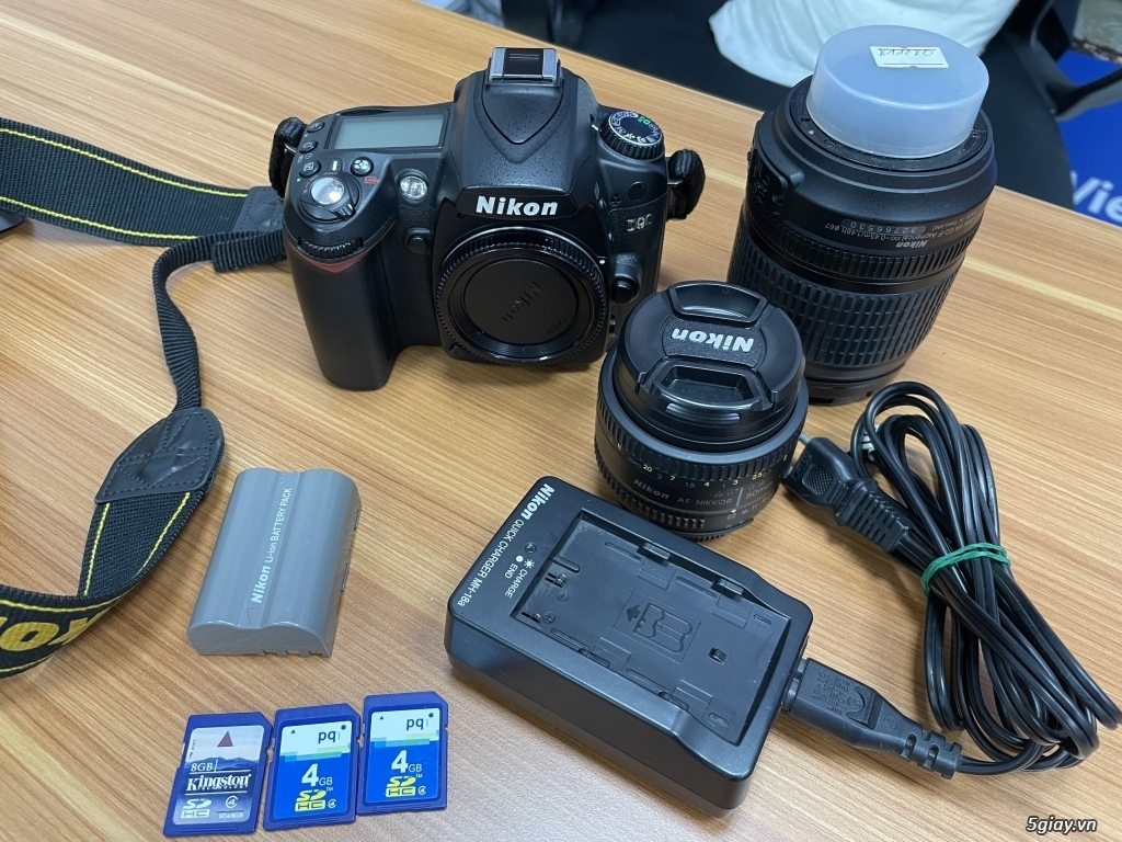 Bán Nikon D90 body + lens kit 18105mm + lens 35mm 5giay