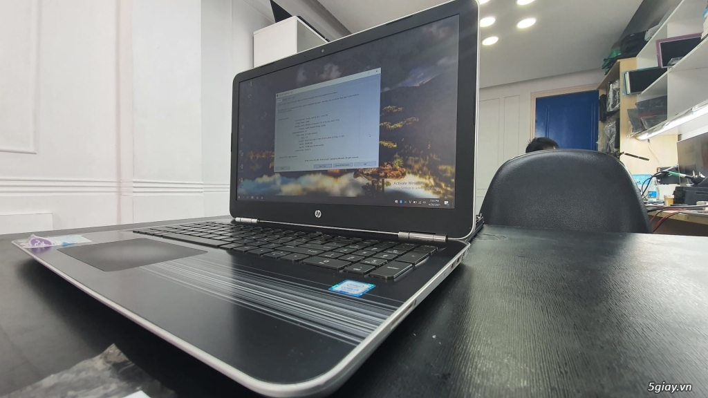 Laptop HP Pavilion 15 au111TU.  Dòng laptop kiểu dáng sang trọng. - 2