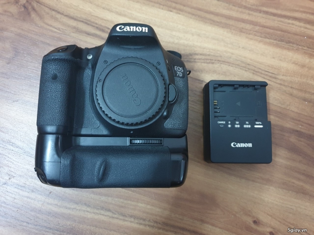 Máy ảnh Canon 7D (body + Grip + 2 pin) đang dùng tốt, ngoại hình đẹp - 1