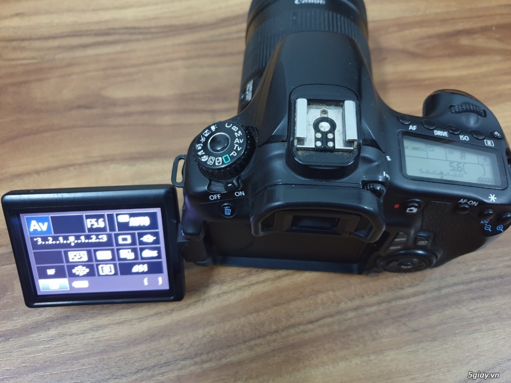 Cần bán Máy ảnh Canon 60D + Len Canon 18-135mm F3.5-5.6 IS đang dùng