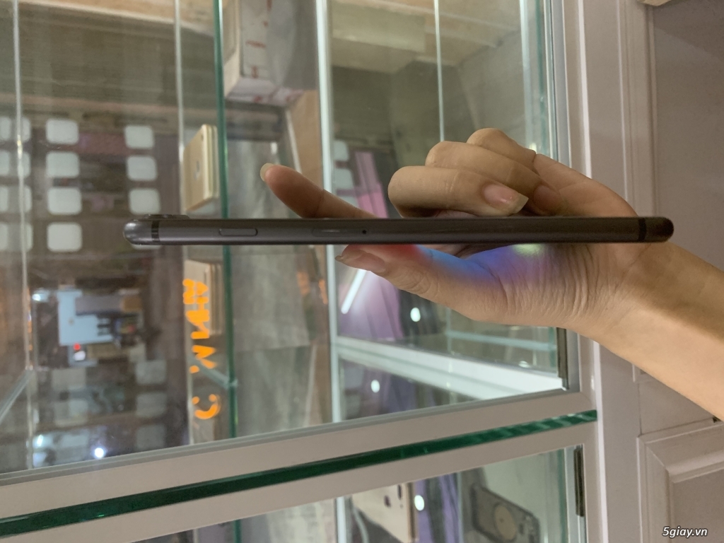 Iphone 8 plus 64gb đen bóng 99% - 2