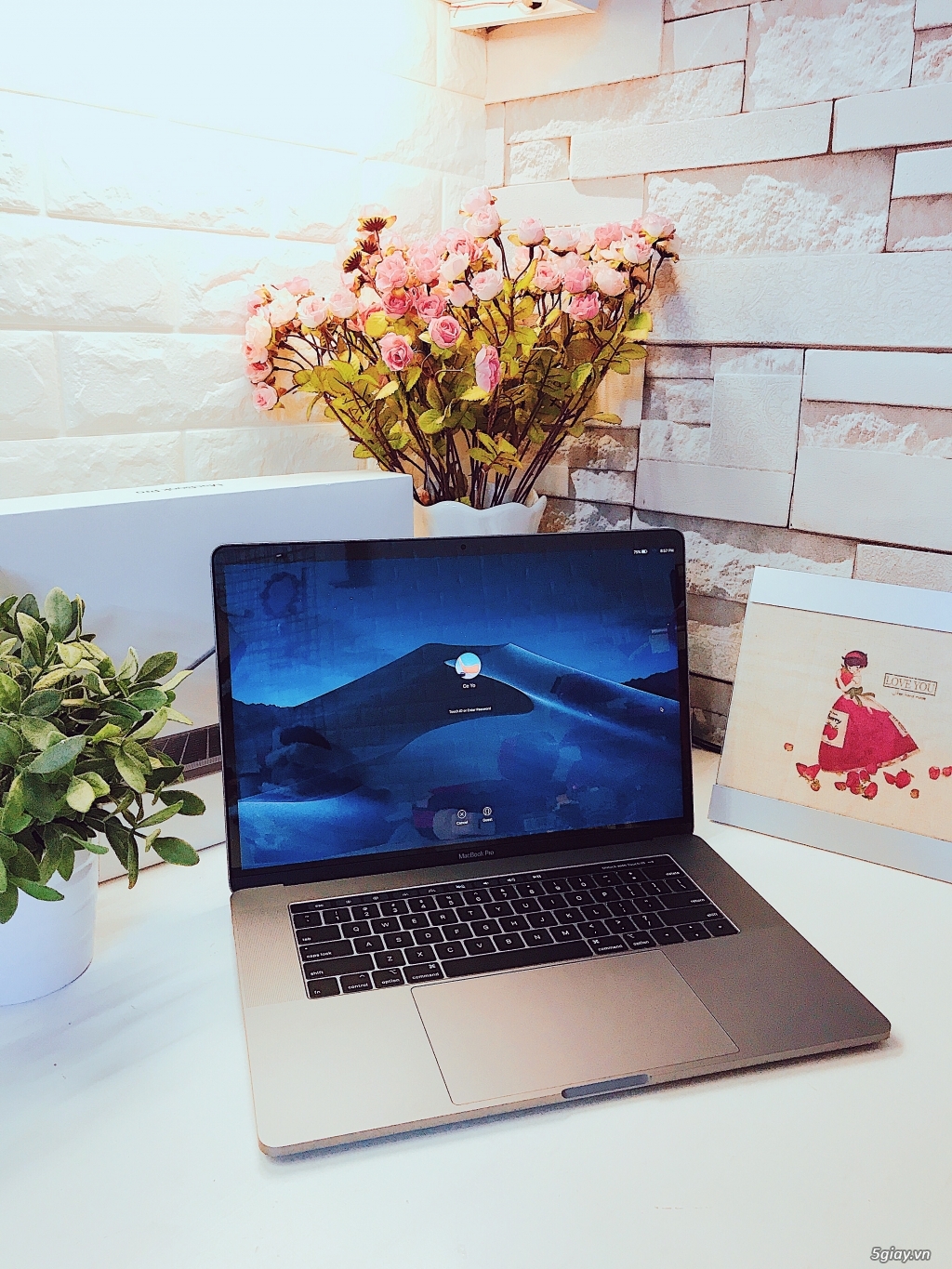 Cần bán Macbook pro 15 inch touchbar 2018 cấu hình khủng cho dân đồ hạ - 3