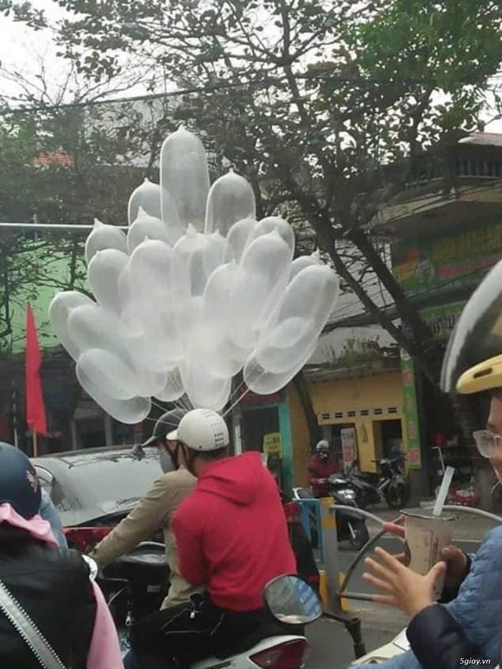 Không gì là miễn phí - 1