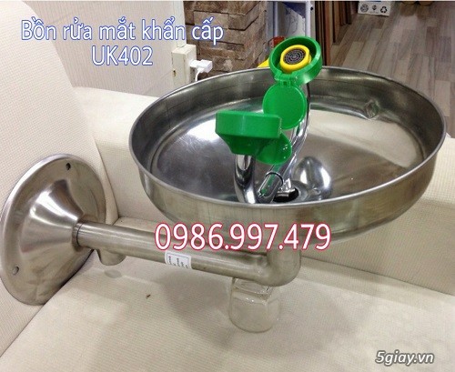 Bồn rửa mắt khẩn cấp gắn tường UK402