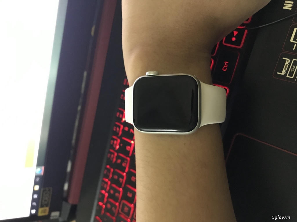 Apple Watch SE bản GPS 40mm giá siêu rẻ, hàng zin - 1