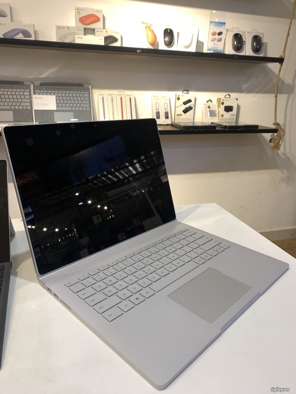 SURFACE BOOK 3 I5/8/256 NEW 100%