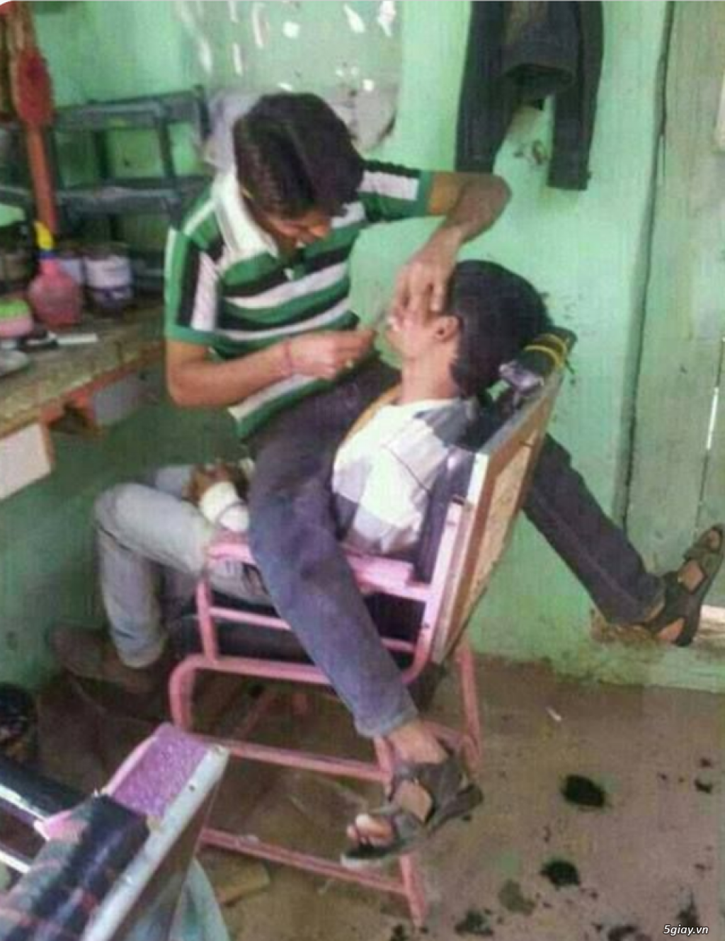 Không gì là miễn phí - 3