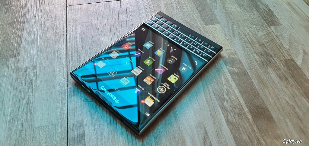 cần bán blackberry passport còn cực đẹp , nguyên zin , đẳng cấp doanh - 19