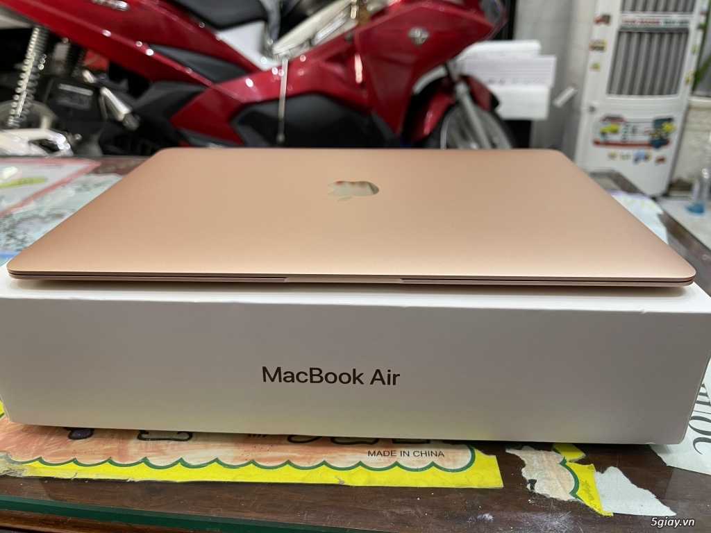 Bán MacBook Air 2019 Retina 13' SSD 512G, Mới Sạc Pin 25 Lần, Như Mới - 1