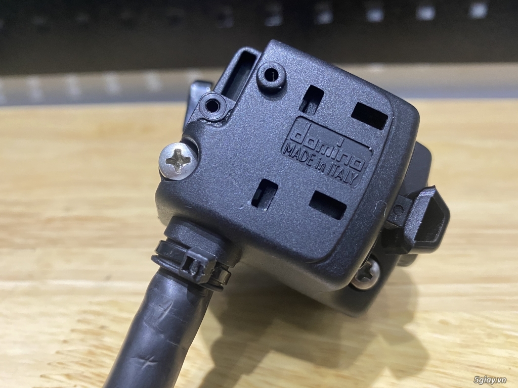 Cùm công tắt domimo - 2